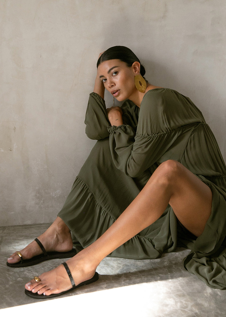 Elegant toe ring sandals featuring 24k gold-plated toe rings. These handcrafted metal toe ring sandals are perfect for adding a touch of glamour to any outfit.